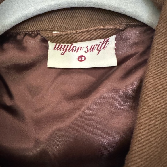 Taylor Swift surprise song piano jacket - Picture 2 of 5